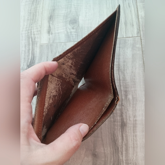 Louis Vuitton's Marco Bifold wallet Monogram - Picture 8 of 12